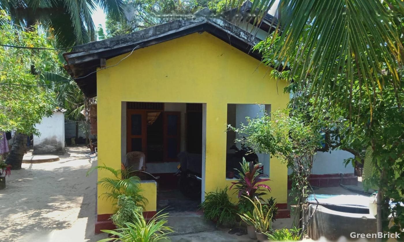 House in Ampara - Periyaneelavanai, Ampara