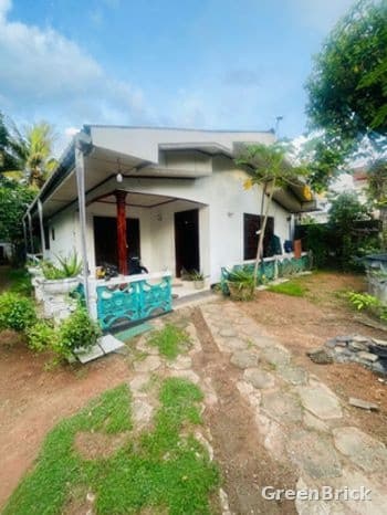 House in Gampaha - Gamapaha Town ‎-Gampaha 2.5km