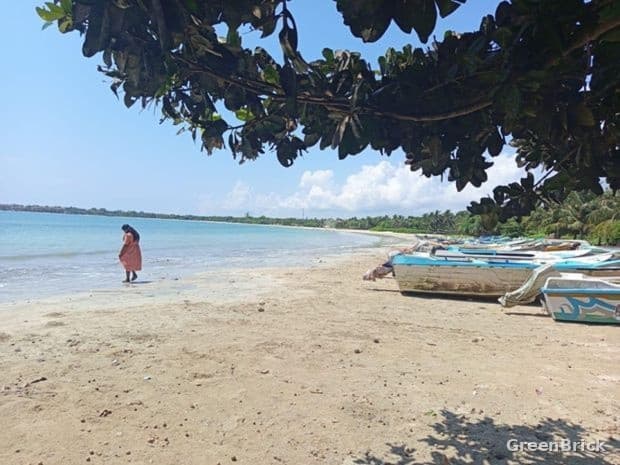 Land in Batticaloa - Pasikudah Beach