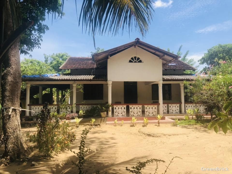 House in Ampara - Nugelanda South, Ampara